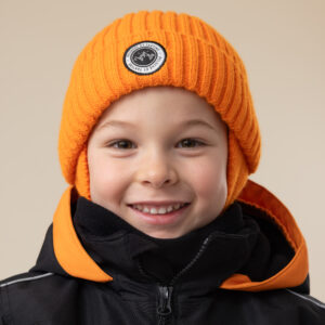 Tuque en tricot orange